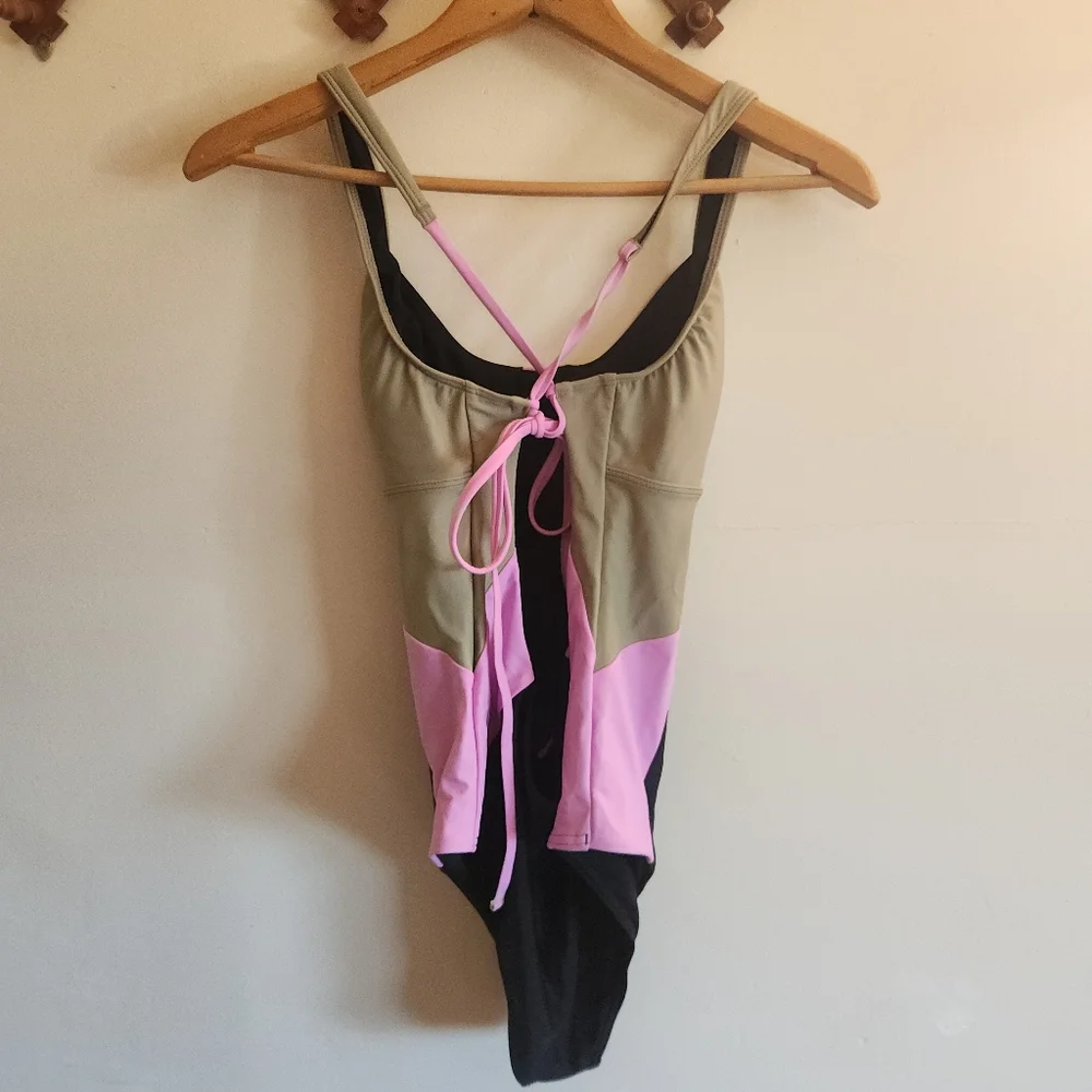NWOT Prana Colorblock One-Piece Swimsuit Black Gray & Pink Open Low Back Medium - Picture 5 of 10